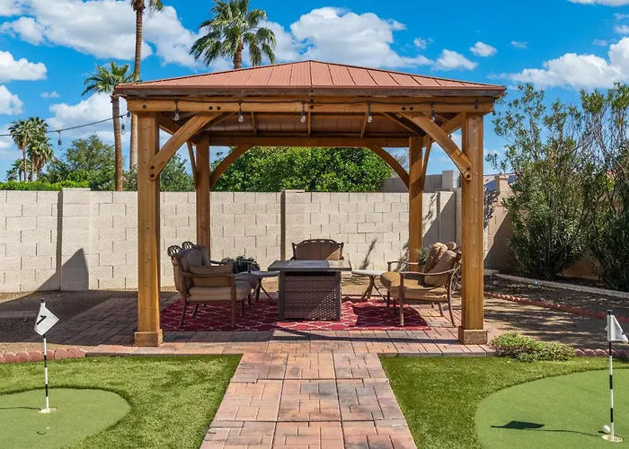 Modern 4br Oasis With Pool Huge Yard&putting *