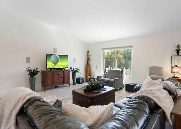 Holiday home Modern 4br Oasis With Pool Huge Yard&putting Phoenix