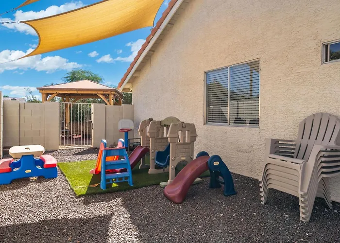 Modern 4br Oasis With Pool Huge Yard&putting Holiday home Phoenix