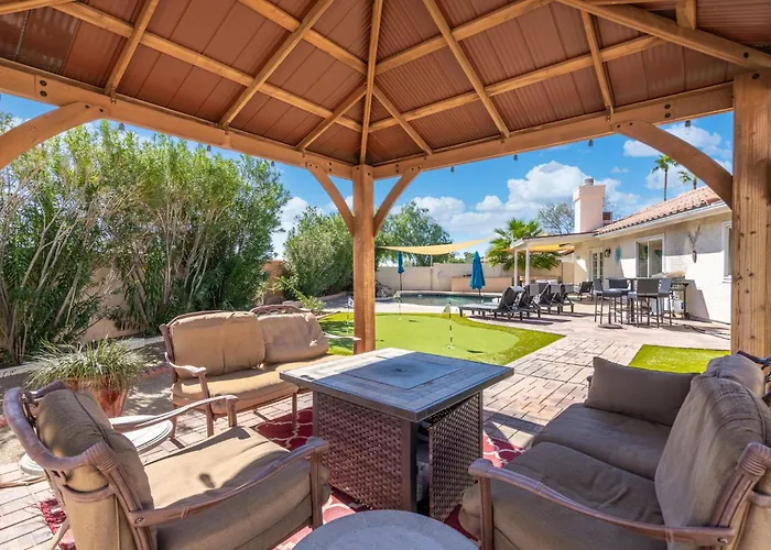 Modern 4br Oasis With Pool Huge Yard&putting Holiday home *