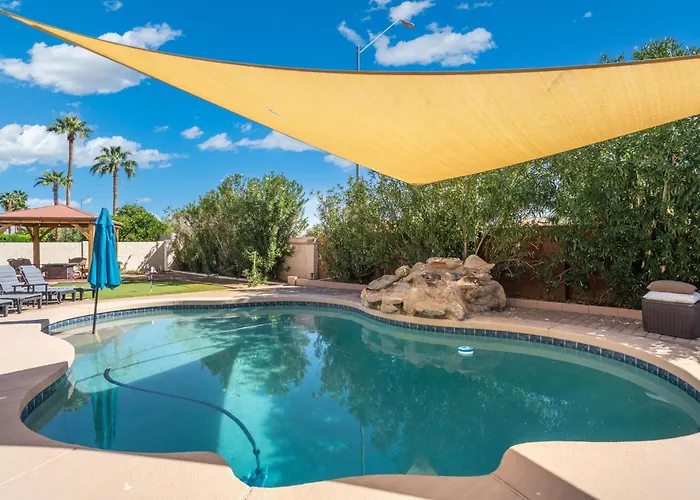 Modern 4br Oasis With Pool Huge Yard&putting Phoenix