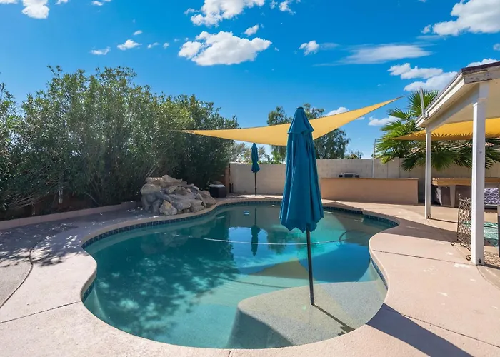 Modern 4br Oasis With Pool Huge Yard&putting Phoenix