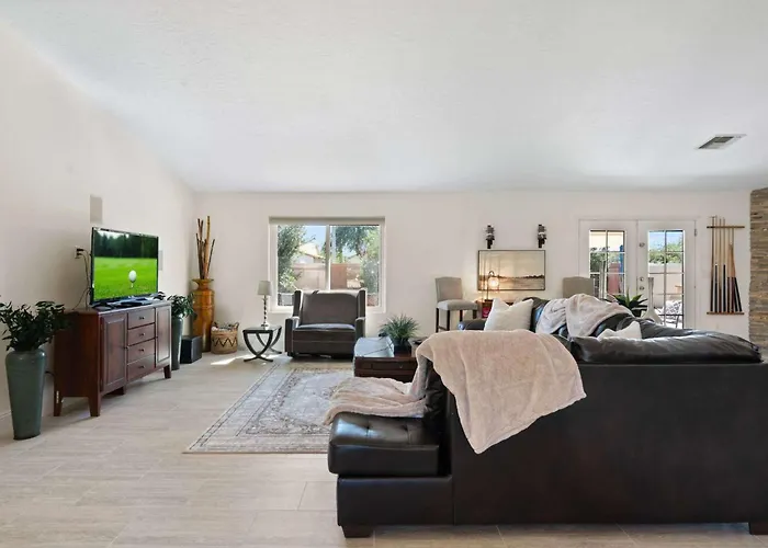 Holiday home Modern 4br Oasis With Pool Huge Yard&putting Phoenix