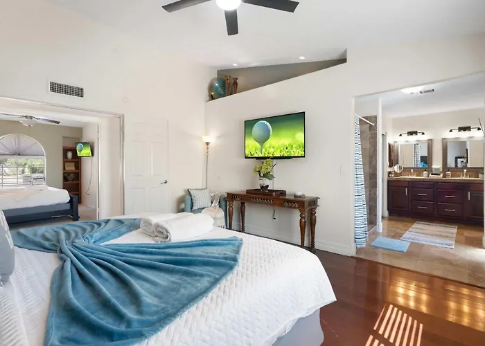 Modern 4br Oasis With Pool Huge Yard&putting *