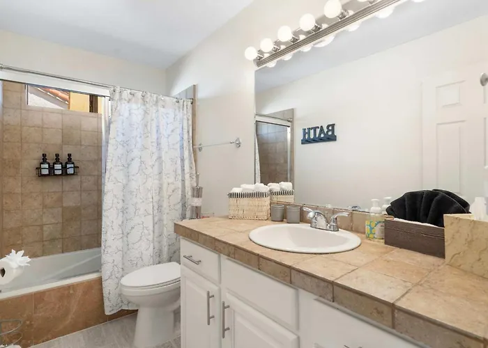 Modern 4br Oasis With Pool Huge Yard&putting Phoenix