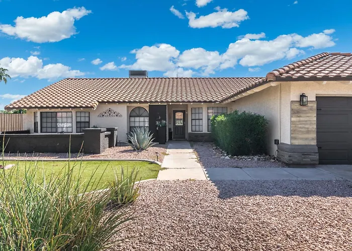 Modern 4br Oasis With Pool Huge Yard&putting Holiday home Phoenix